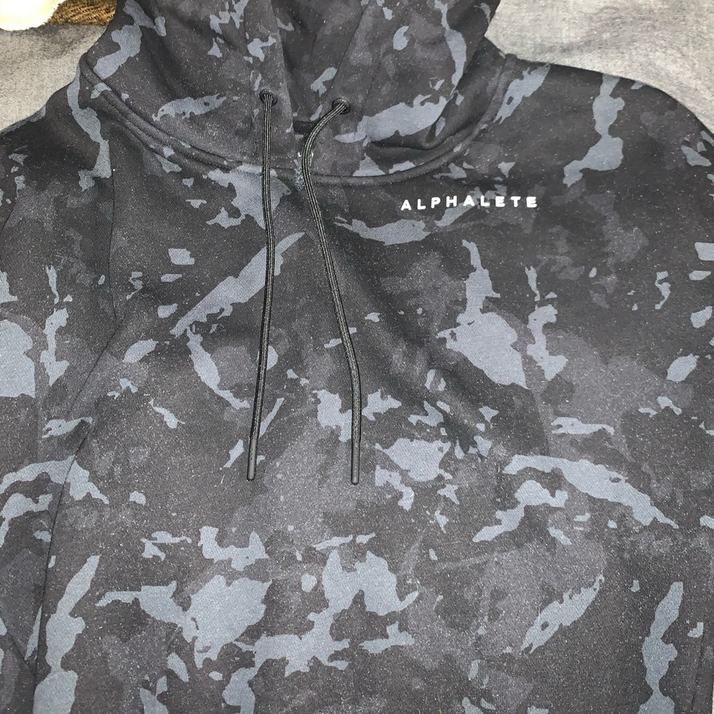 Alphalete cropped camo hoodie